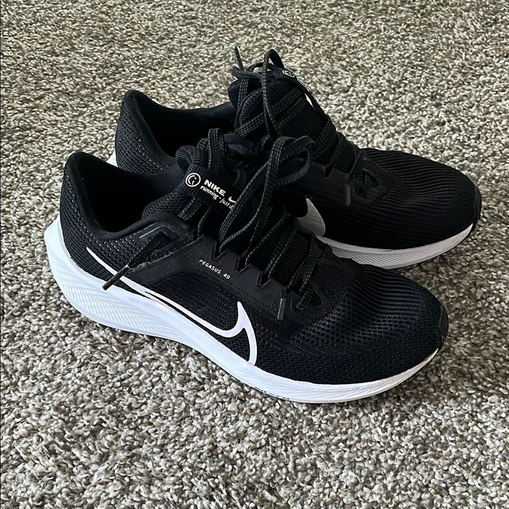Nike Pegasus 40 Women’s Black & White Running Shoes